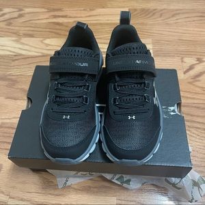 COPY - Under Armour boy shoes